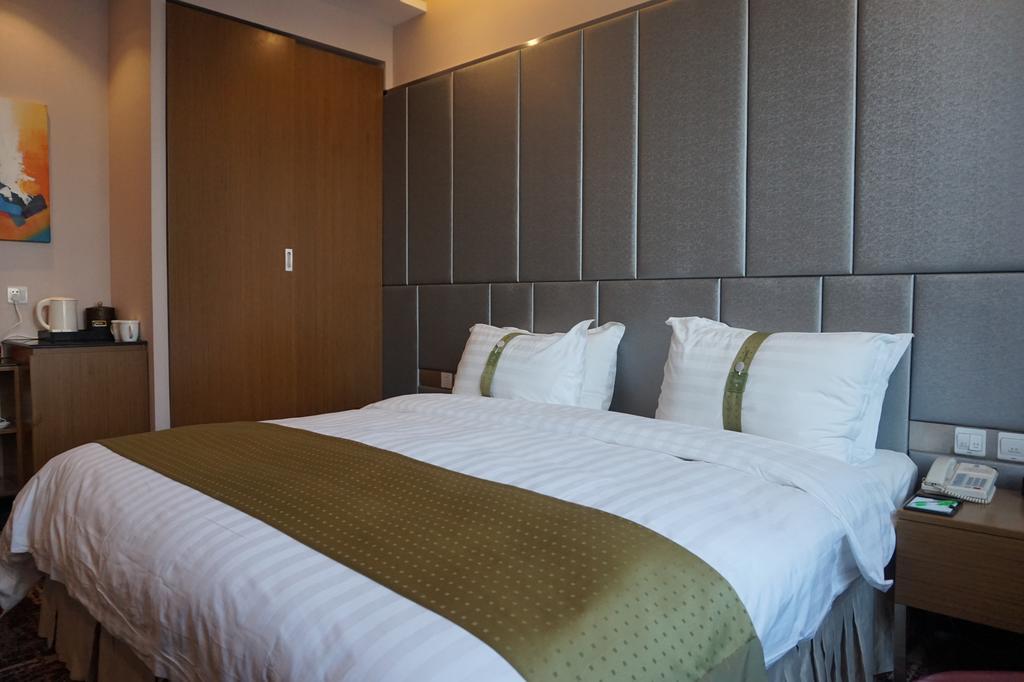 Holiday Inn City Centre Cáp Nhĩ Tân Ngoại thất bức ảnh