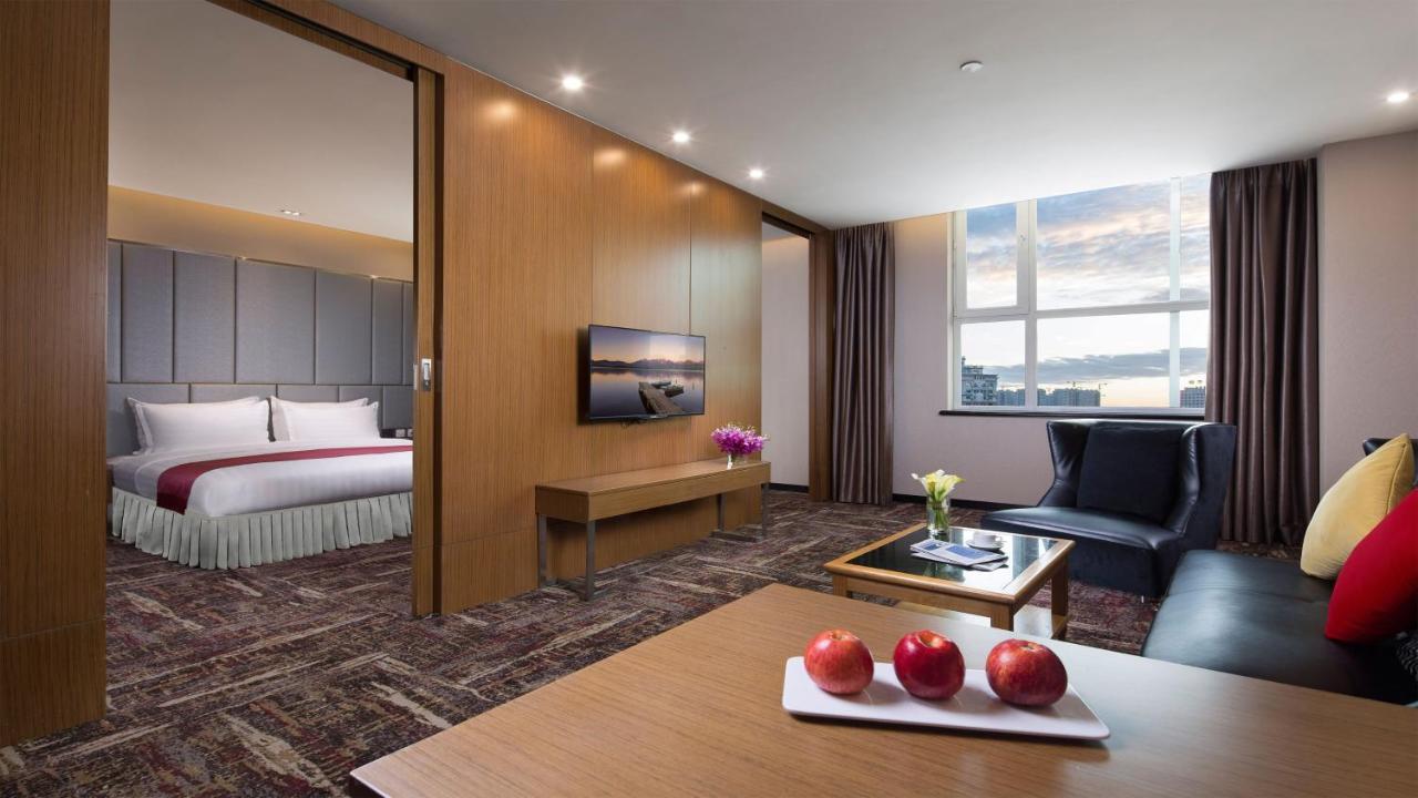 Holiday Inn City Centre Cáp Nhĩ Tân Ngoại thất bức ảnh