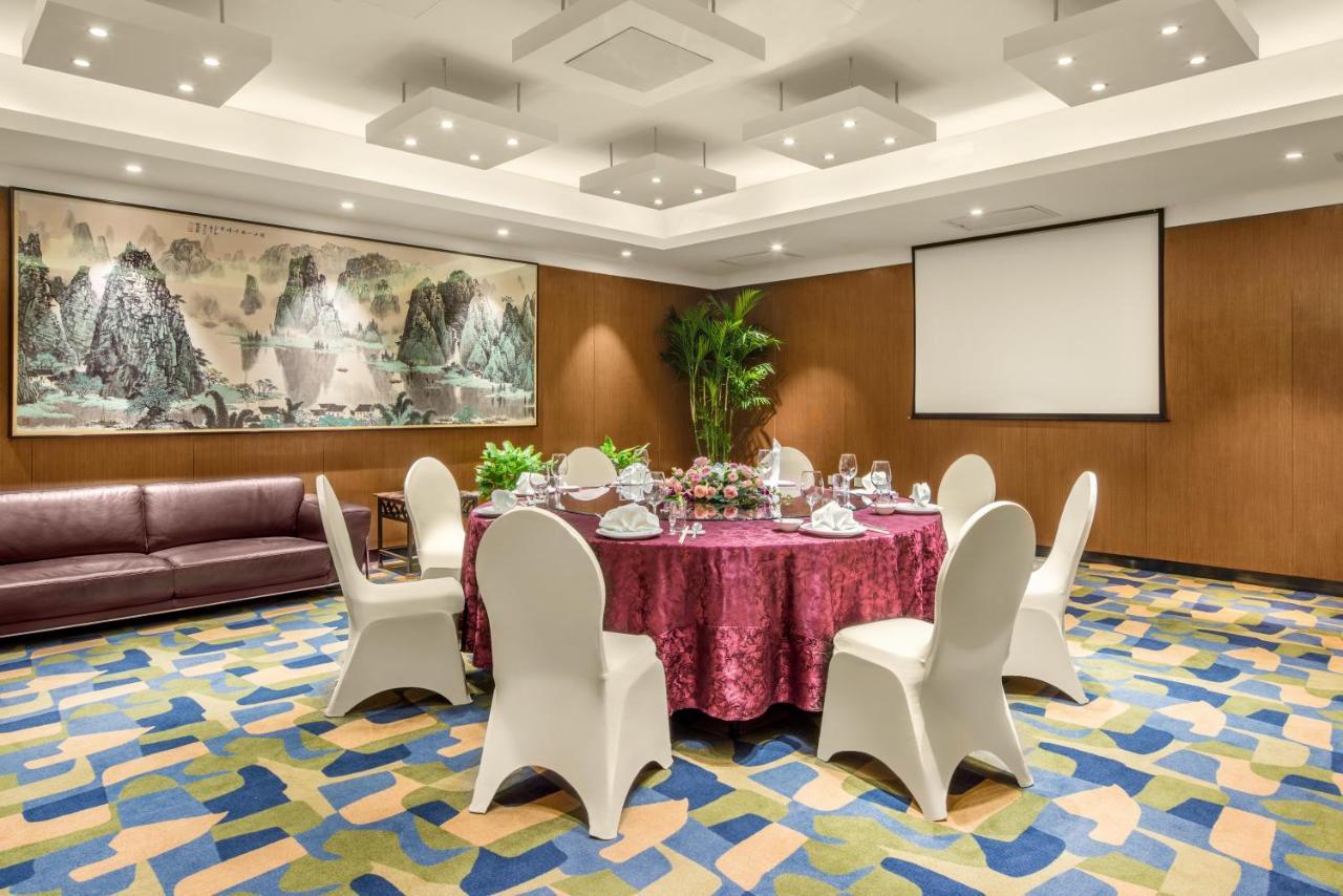 Holiday Inn City Centre Cáp Nhĩ Tân Ngoại thất bức ảnh